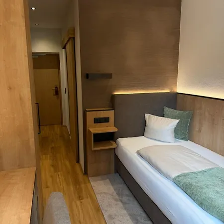 Neuner Hotell 3*